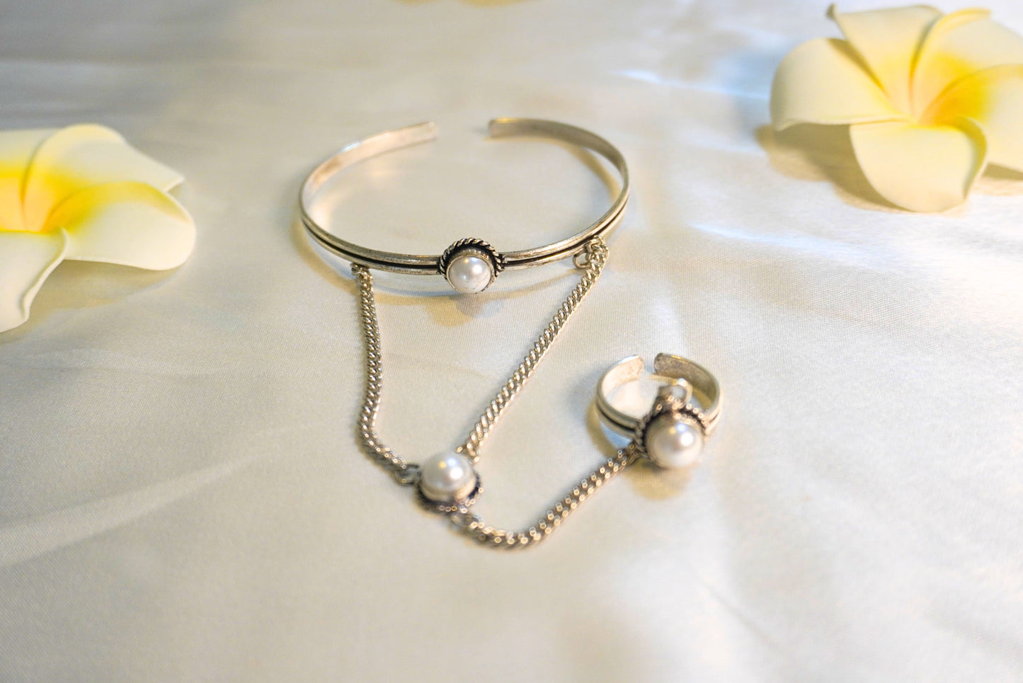 Ruhani Hathphool - ZyoraStore