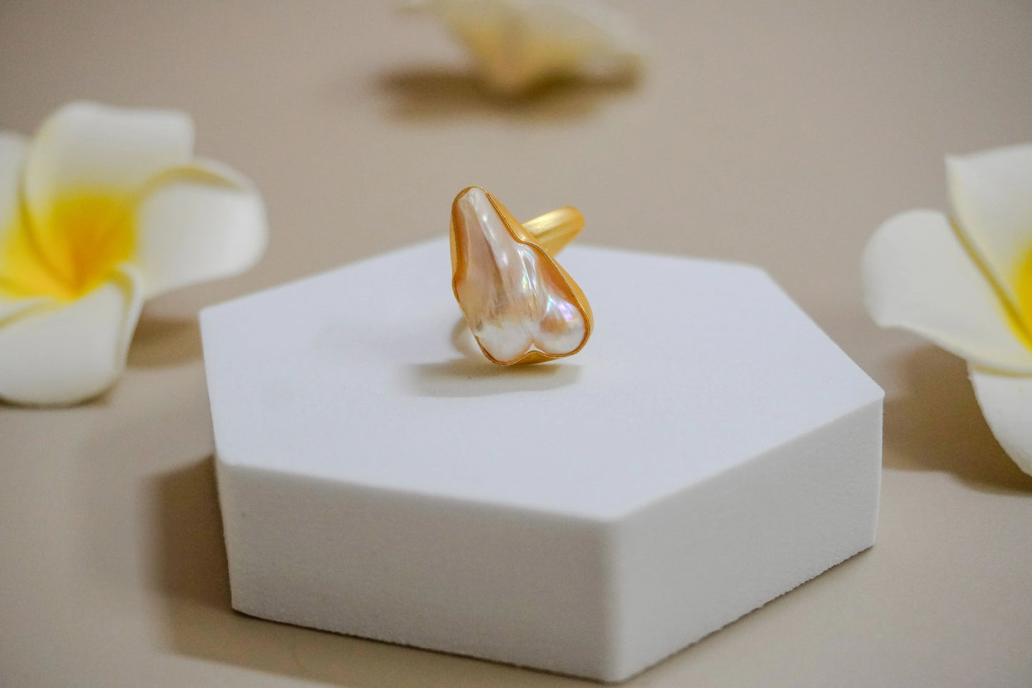 Baroque Pearl Statement Ring - ZyoraStore