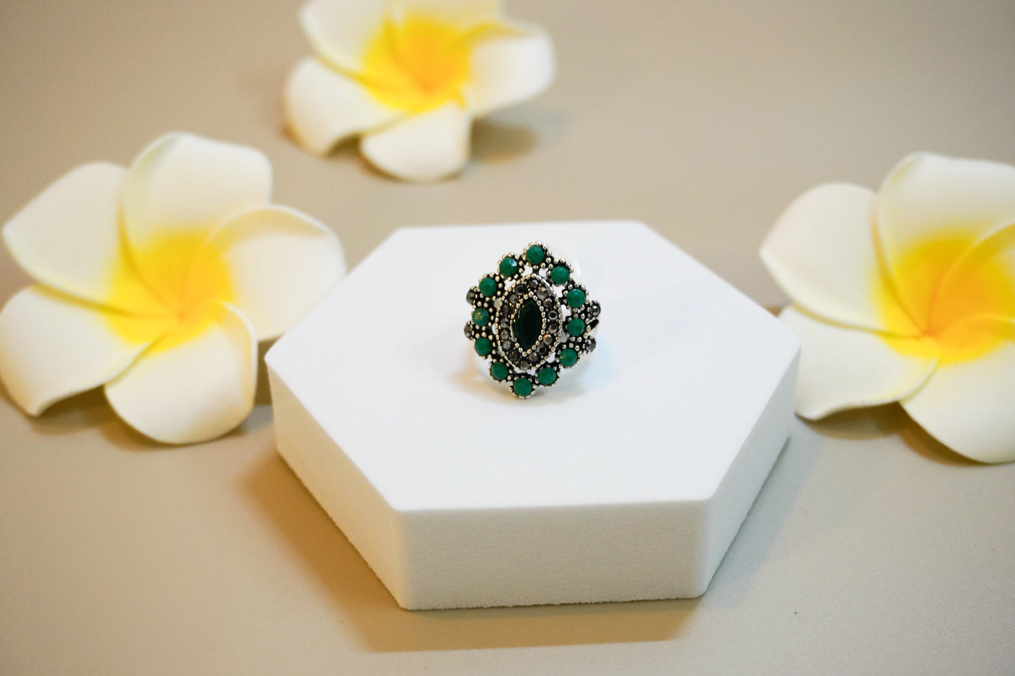 Oxidised Green Cluster Ring - ZyoraStore
