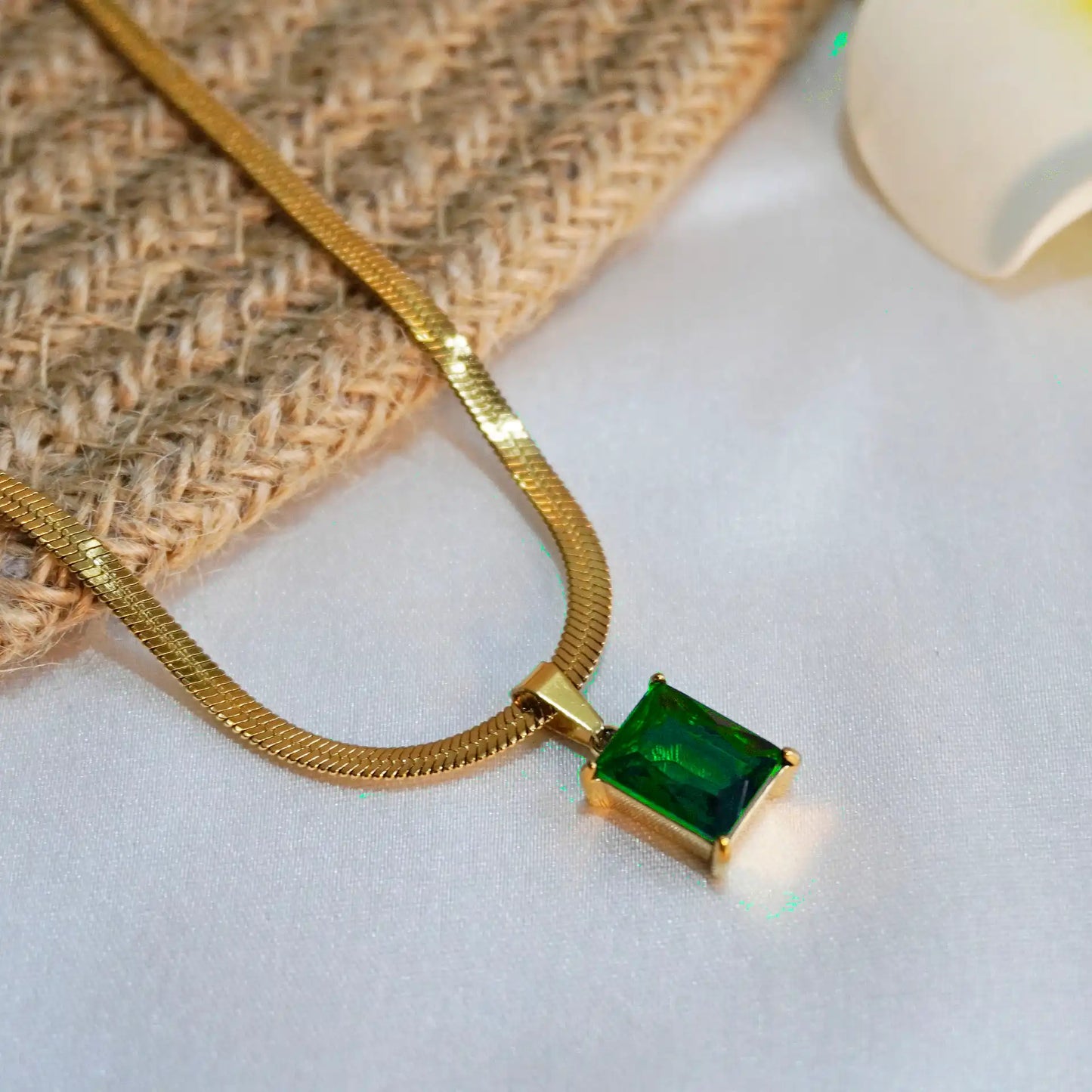 Bold Verde Necklace