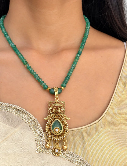 Noor Heritage Pendant Set