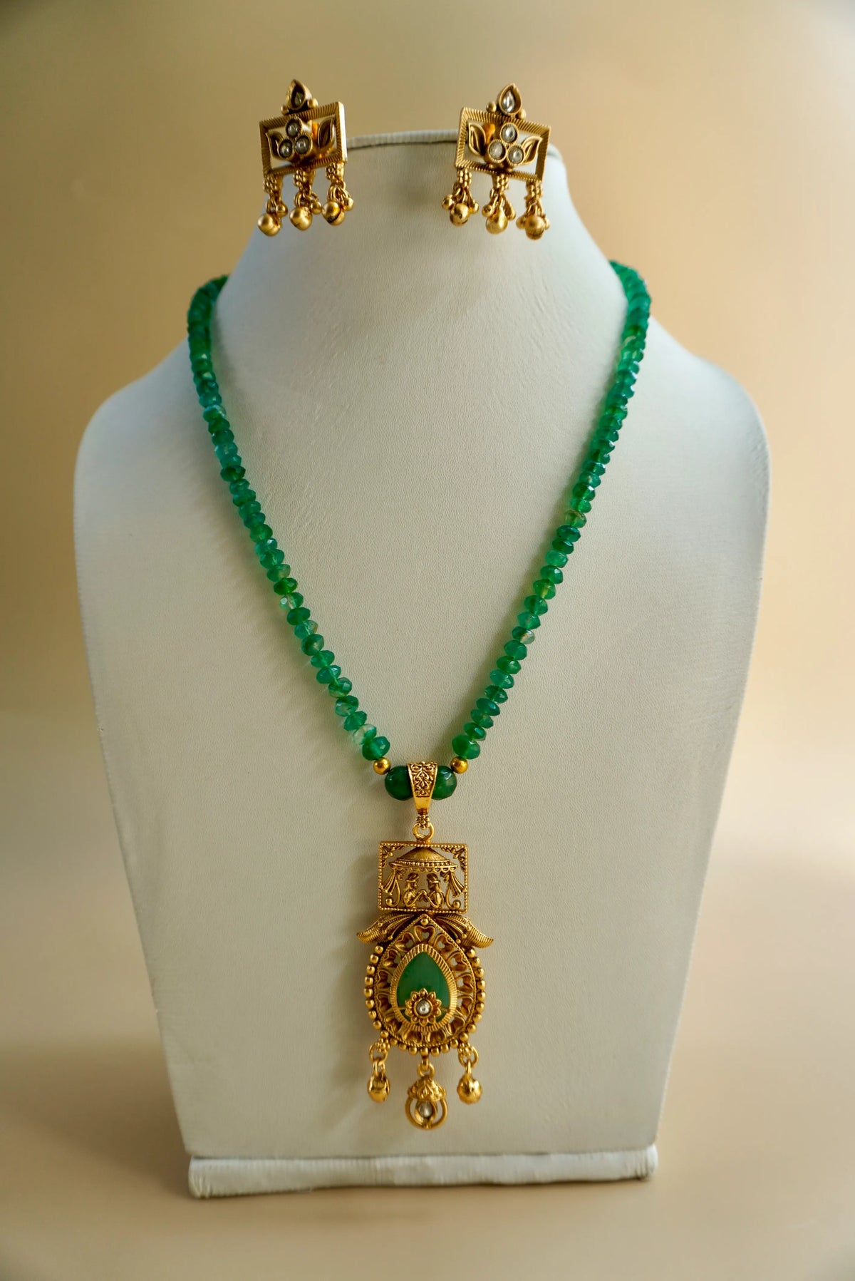 Noor Heritage Pendant Set