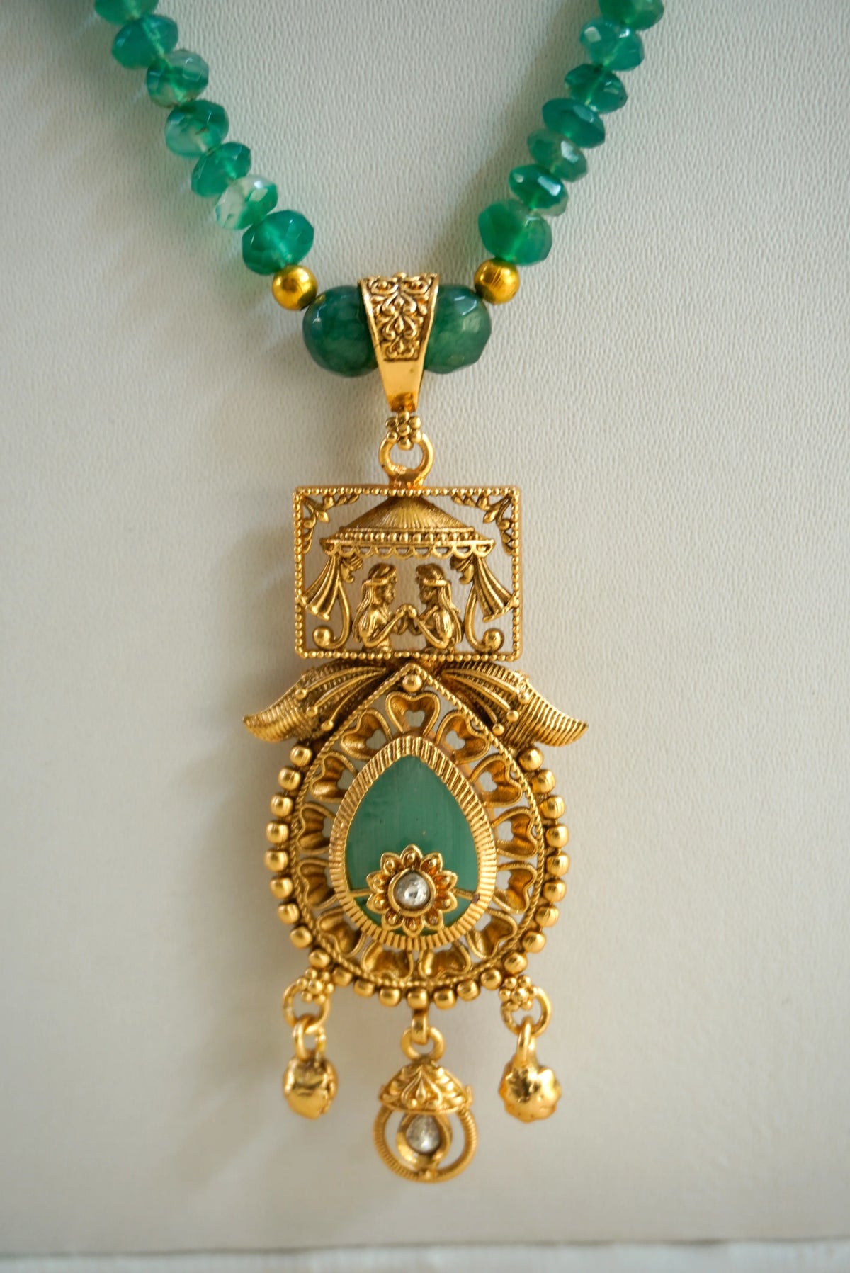 Noor Heritage Pendant Set