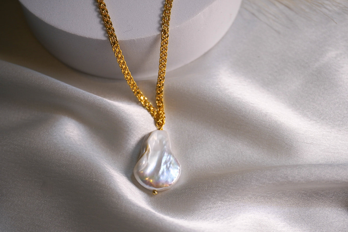 Lume Pearl Necklace