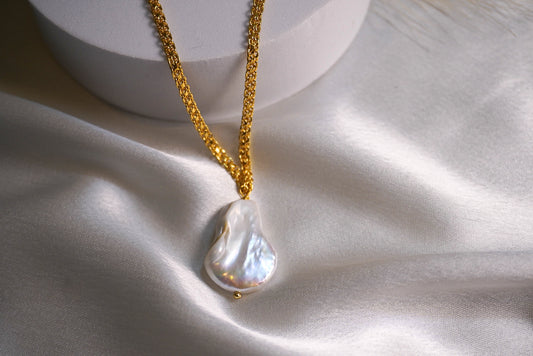 Lume Pearl Necklace